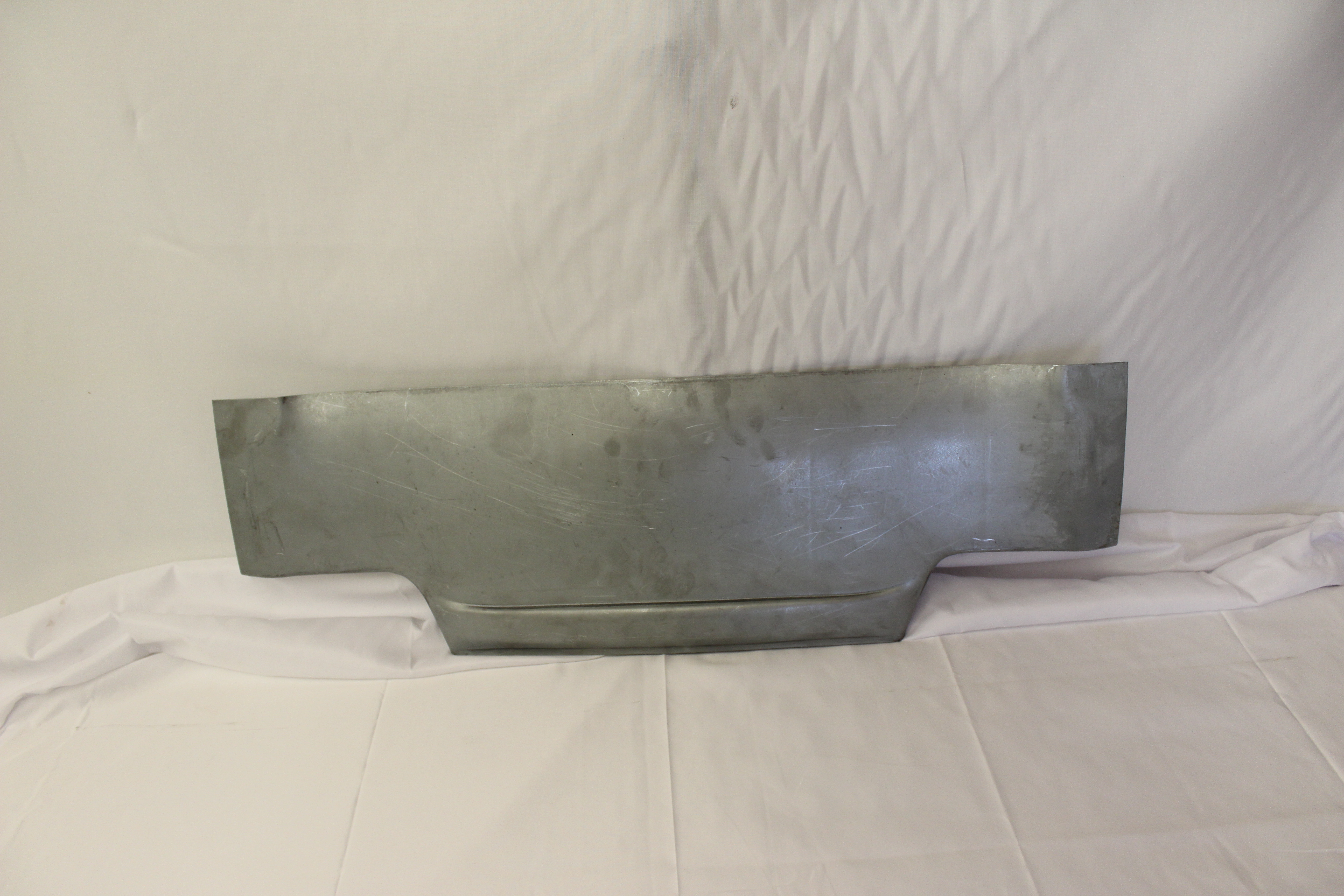 Abschlußblech zwischen den Rückleuchten