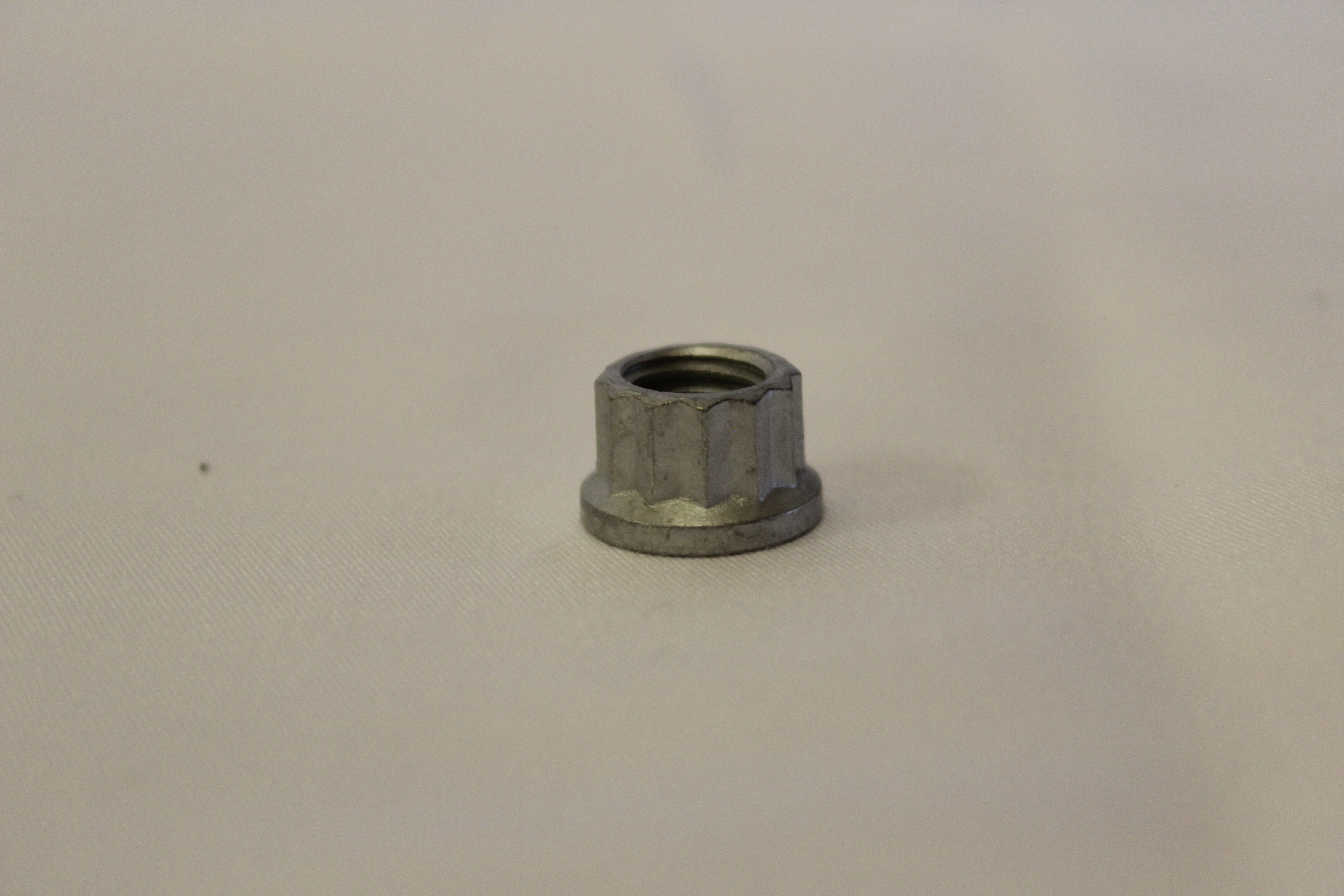 Zwölfkantmutter Zylinderfuß