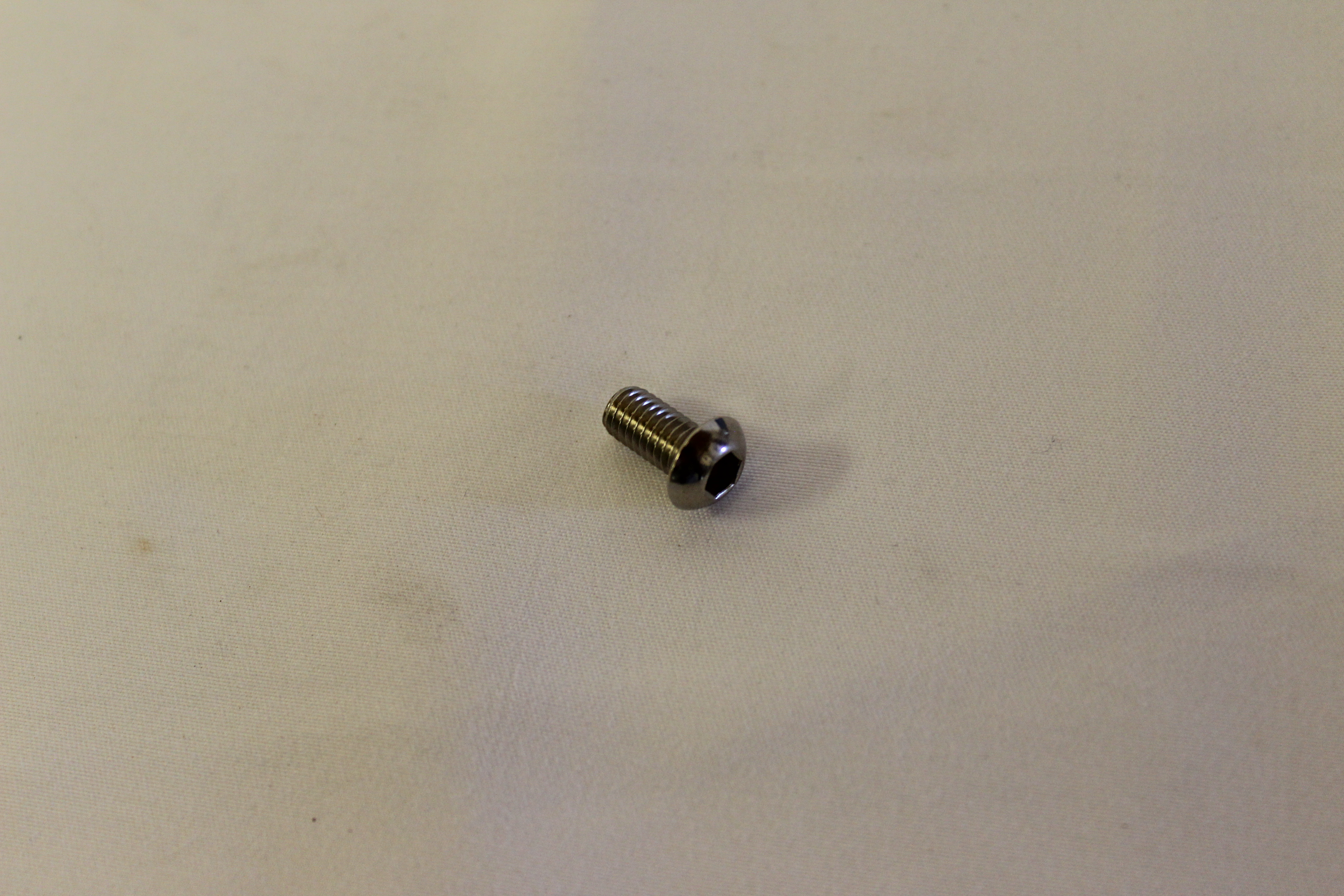 Schraube Motordeckel M6x12