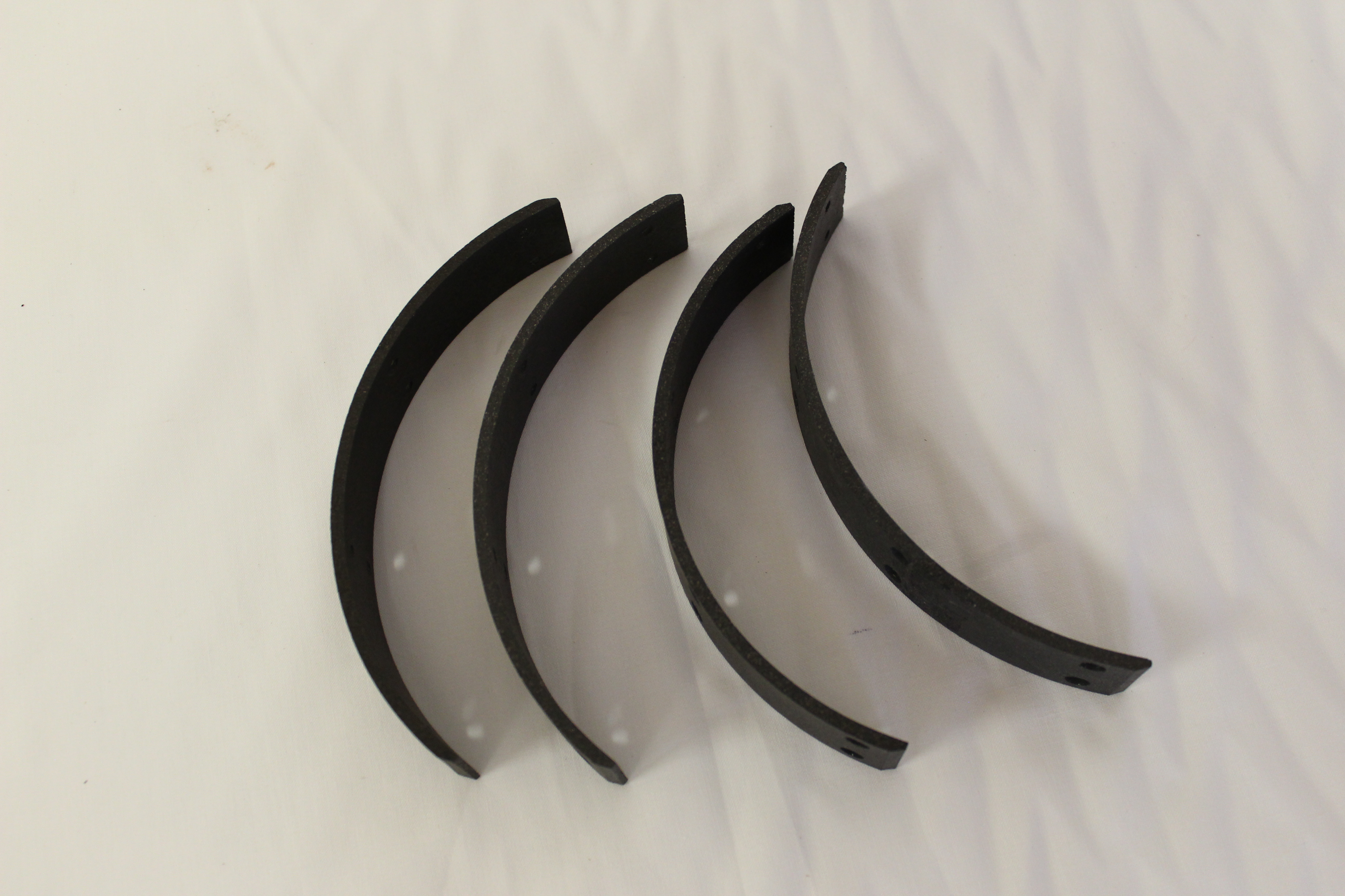 Bremsbeläge vorne aufgeklebt 4 Stück