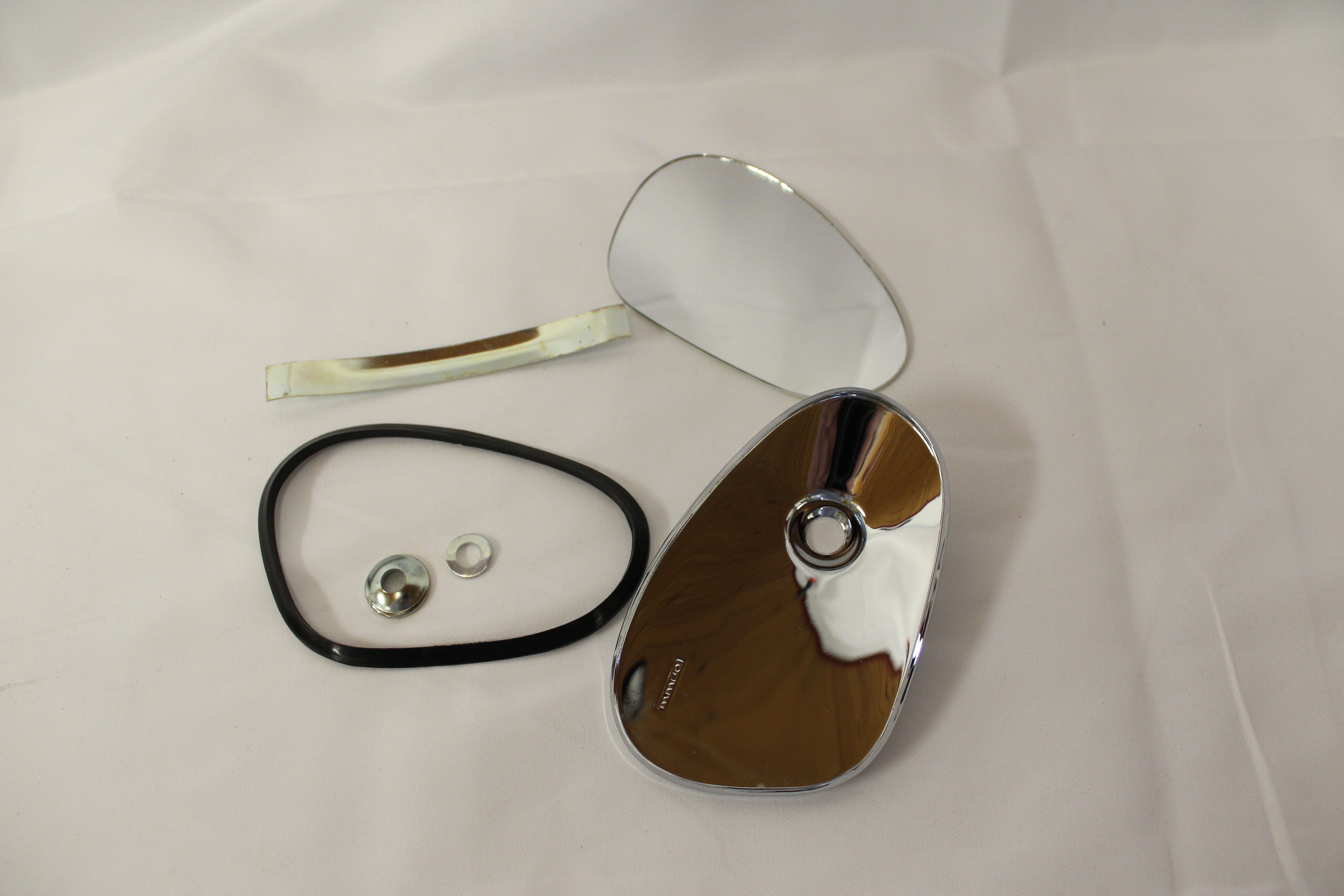 Spiegelkopf, links ohne Glas