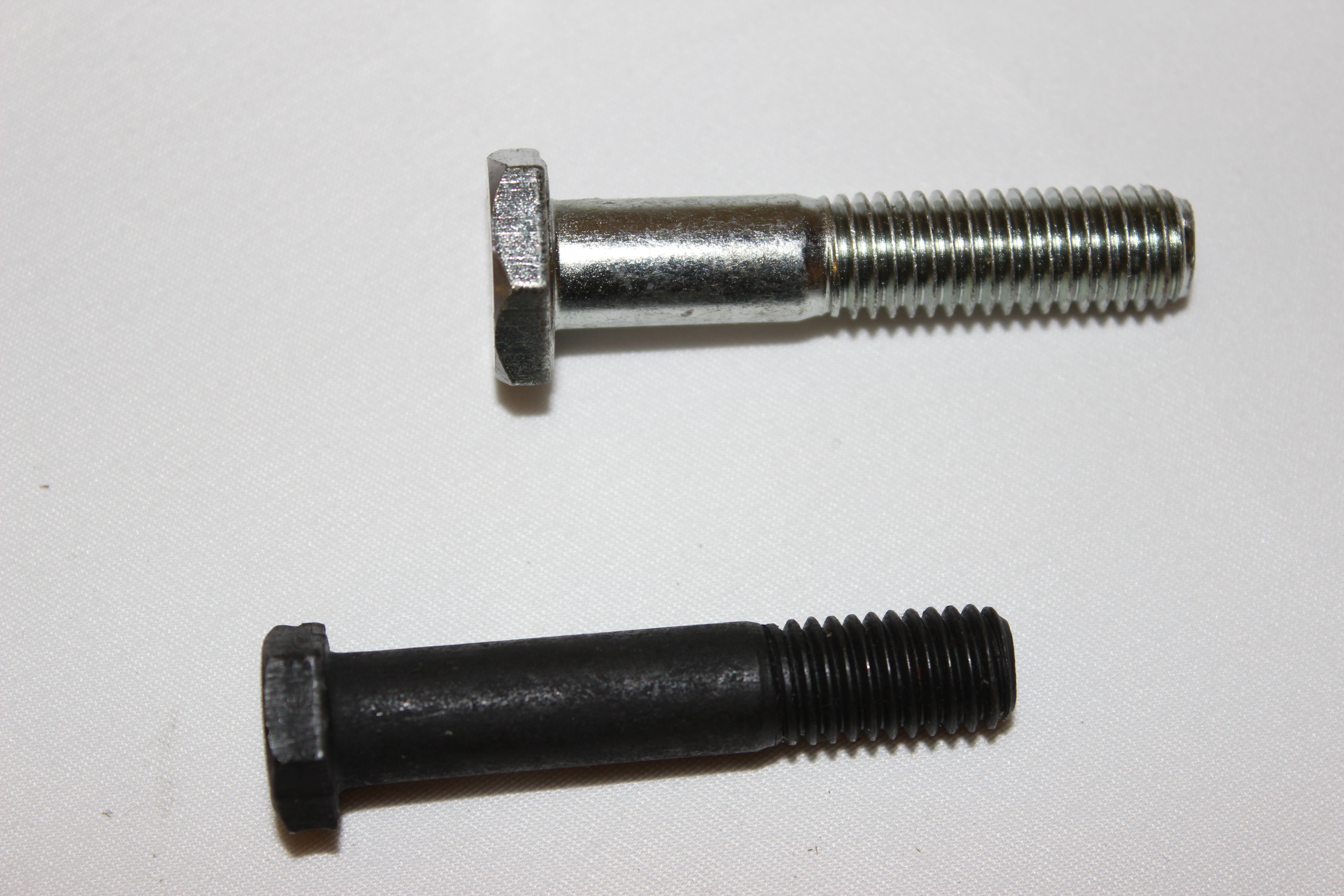 Spezialschraube, flacher Kopf (Hardyscheibe) M10