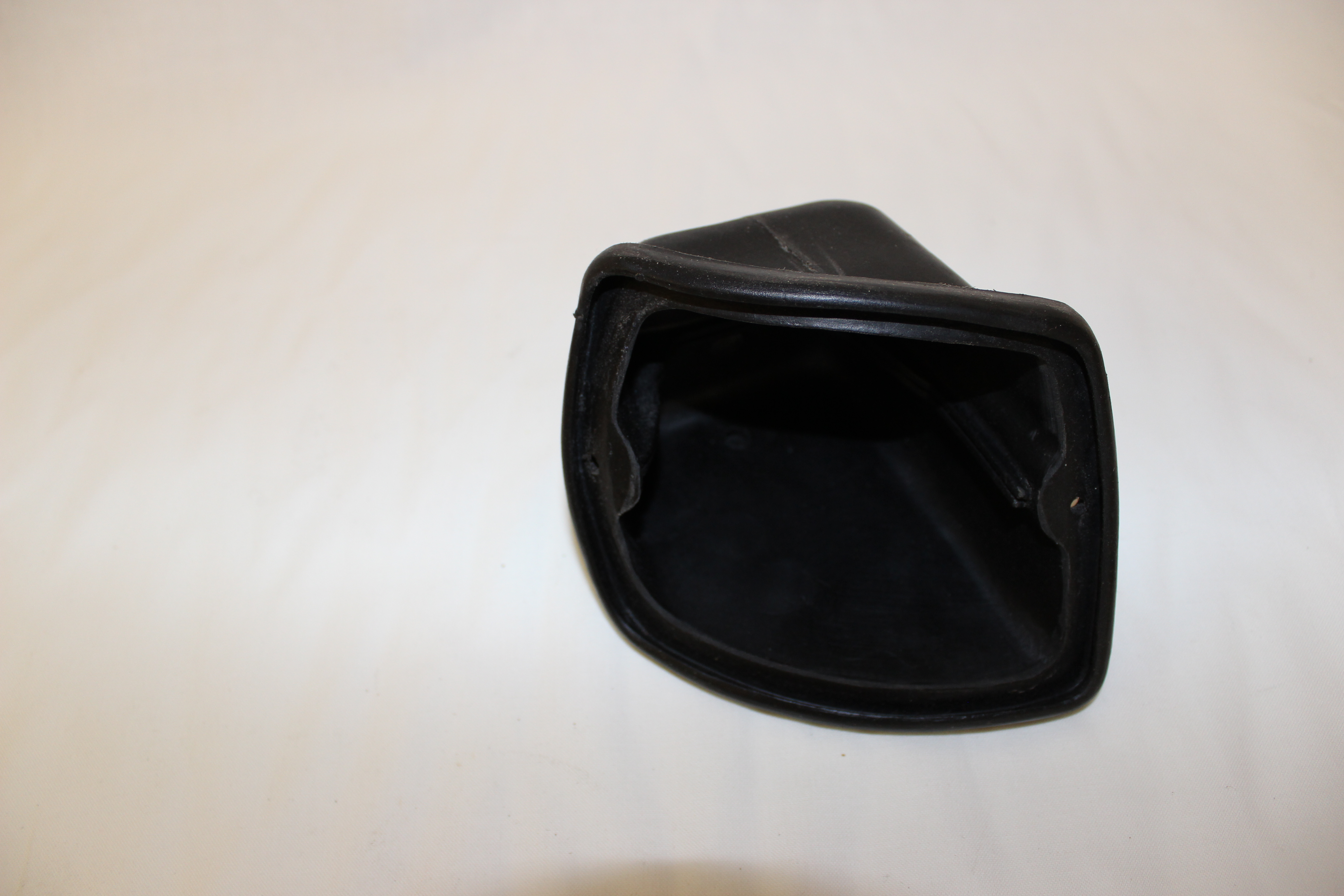 Rücklichtgummigehäuse, links, schwarz