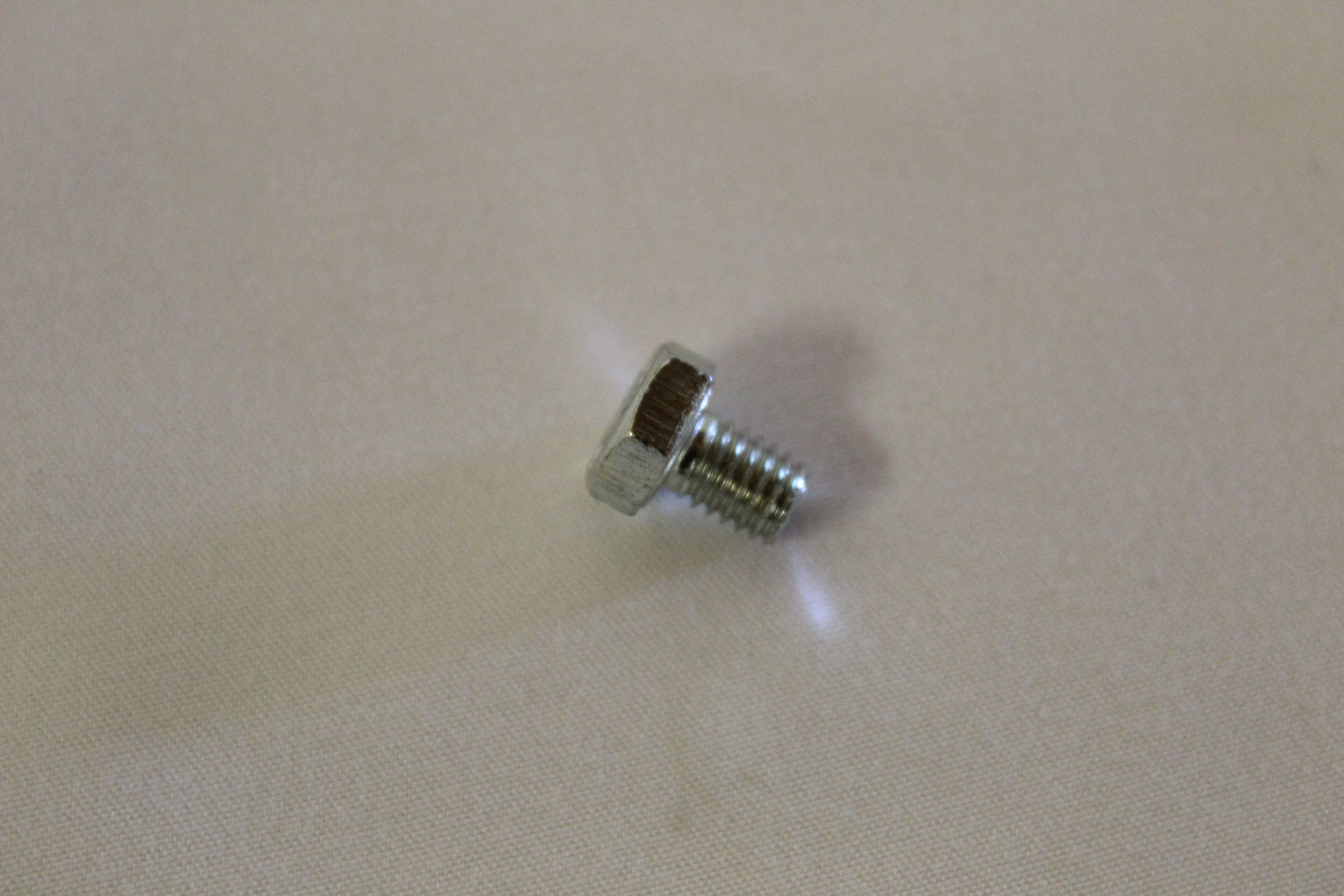 Sechskantschraube M6 x 8