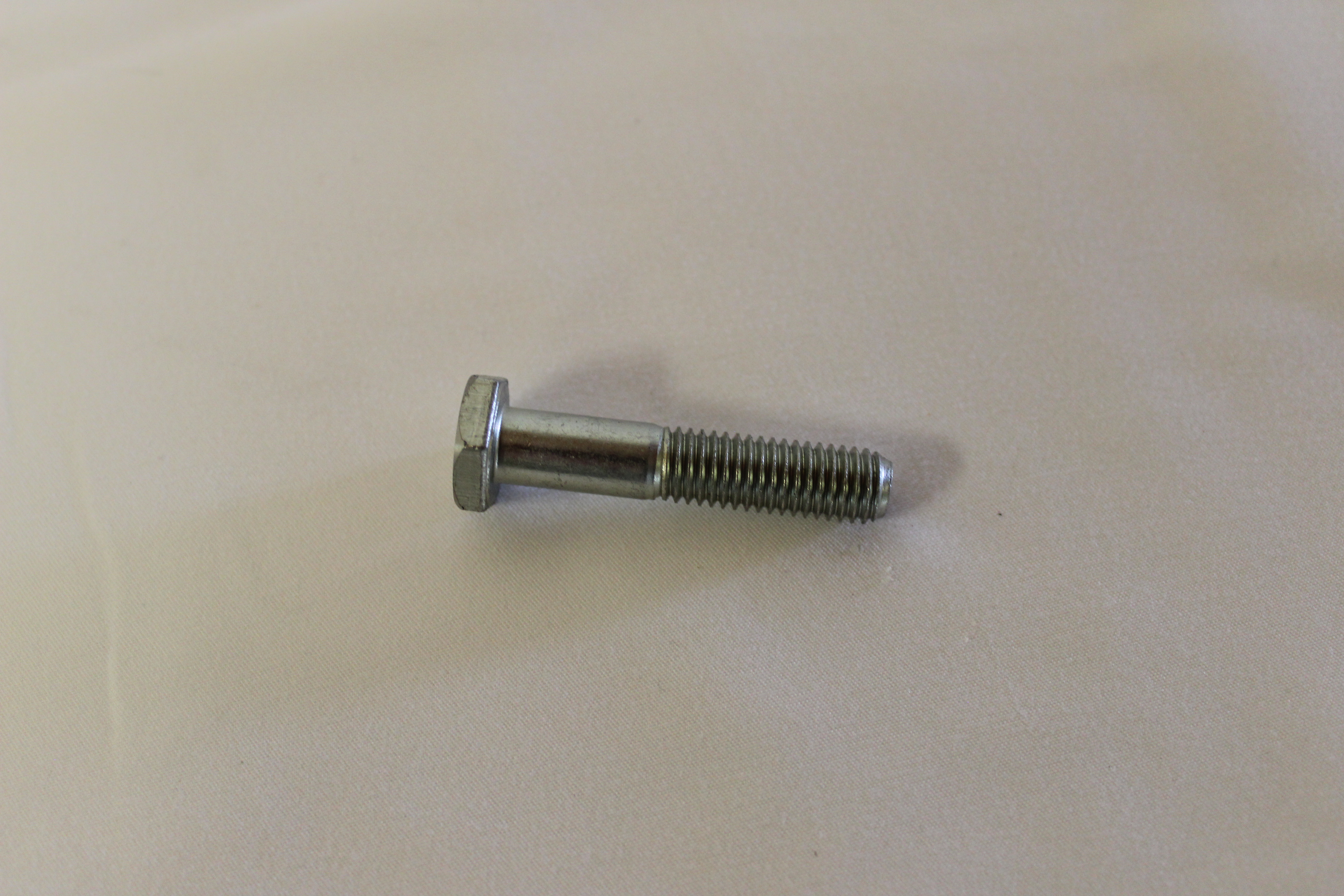 Schraube 28mm Silentblock