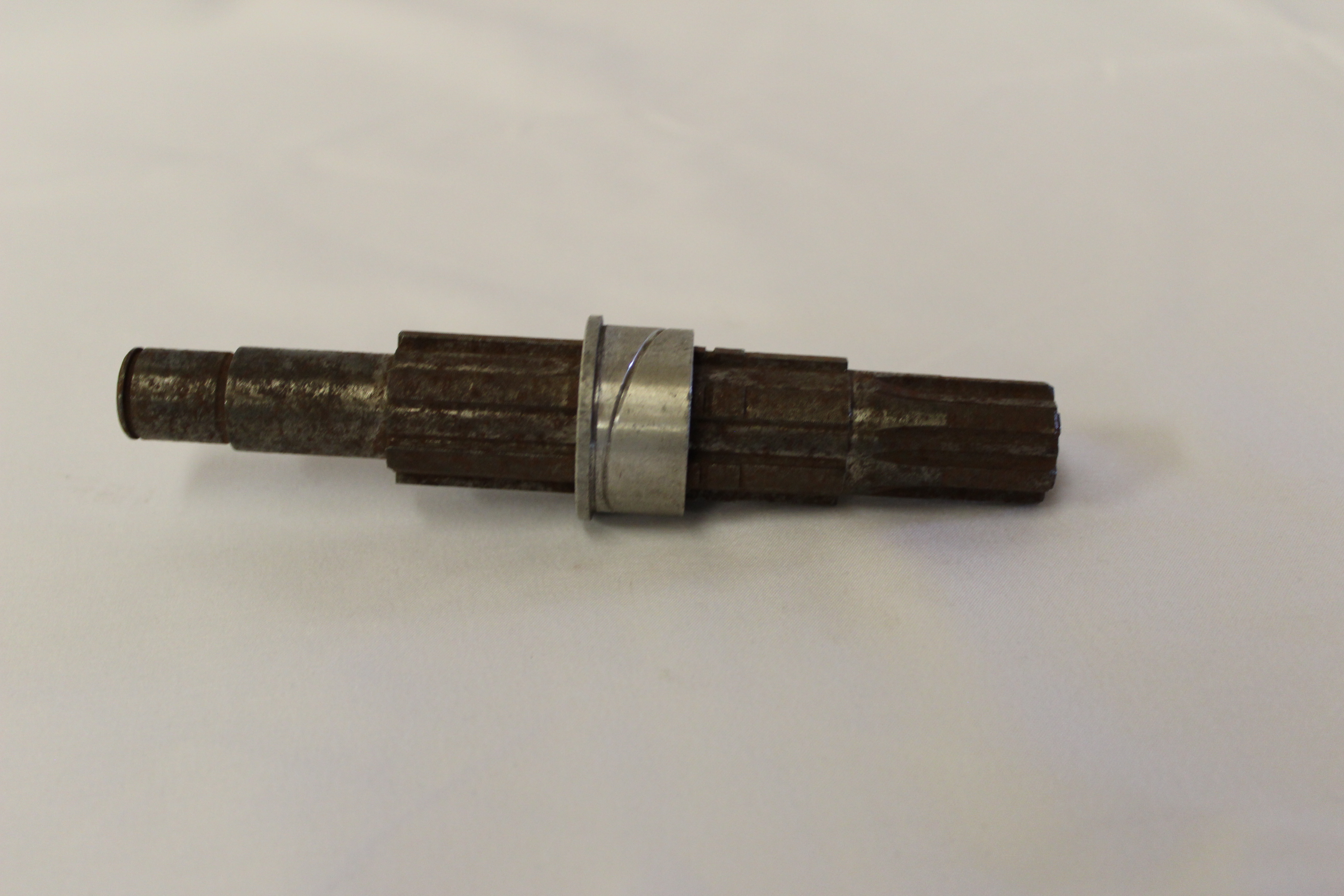 Antriebswelle mit Büchse und Sicherungsring