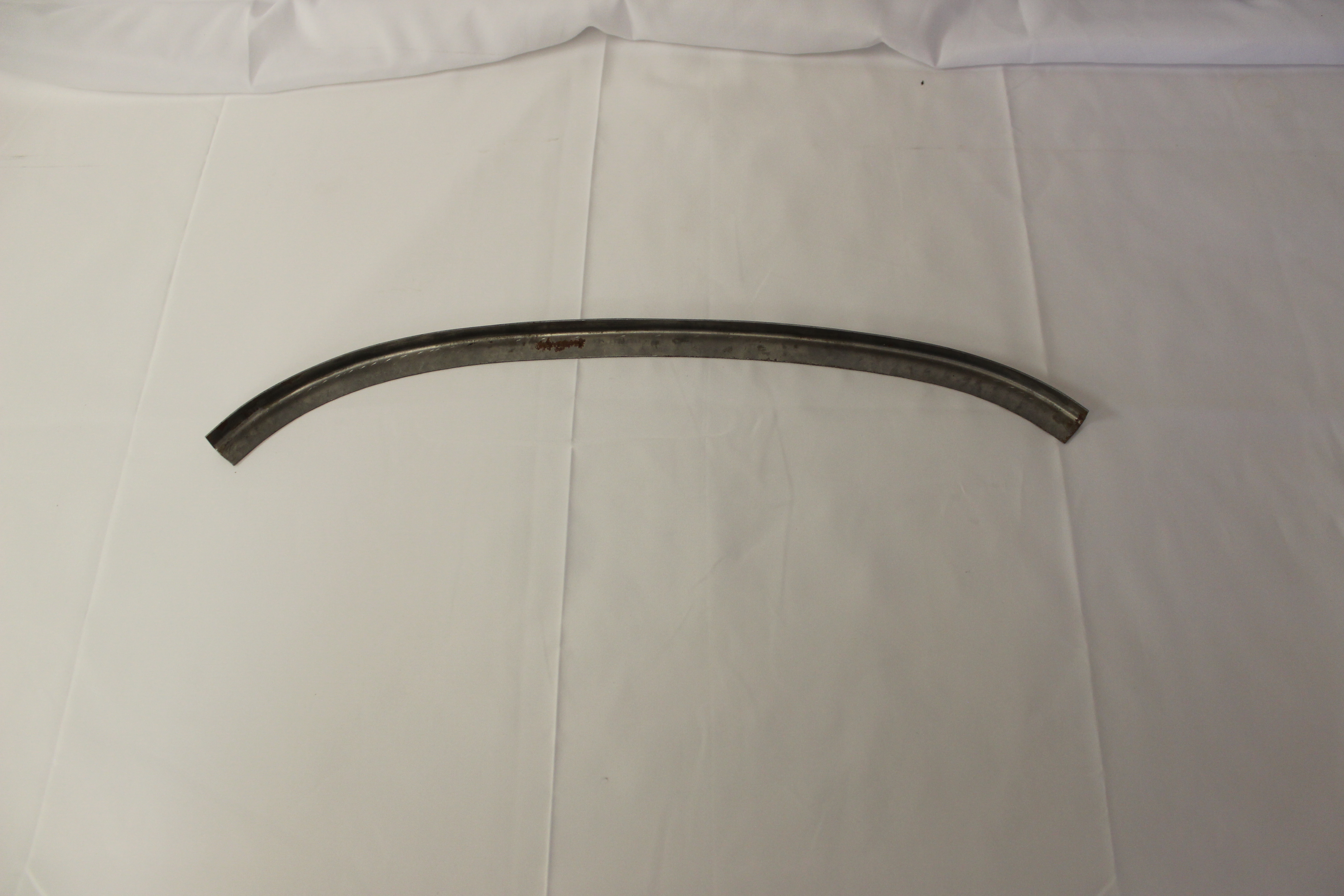 Steg hinter Karosserie