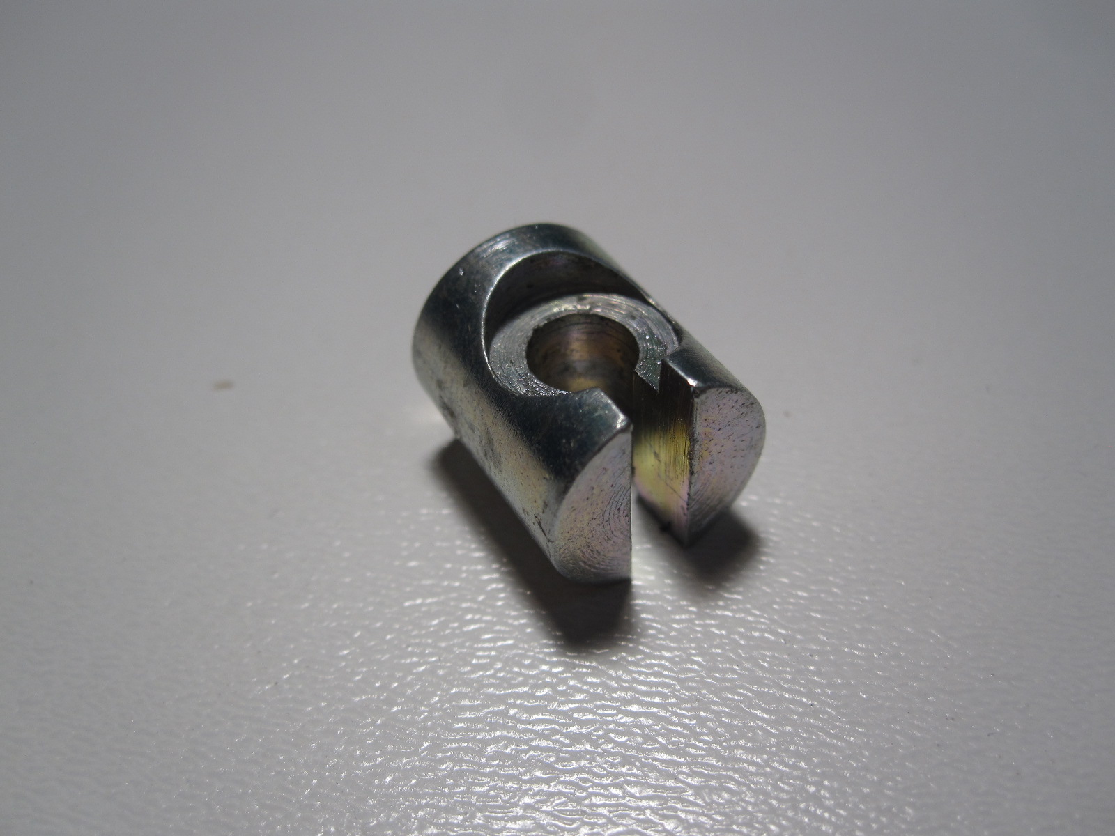 Bolzen am Handbremshebel