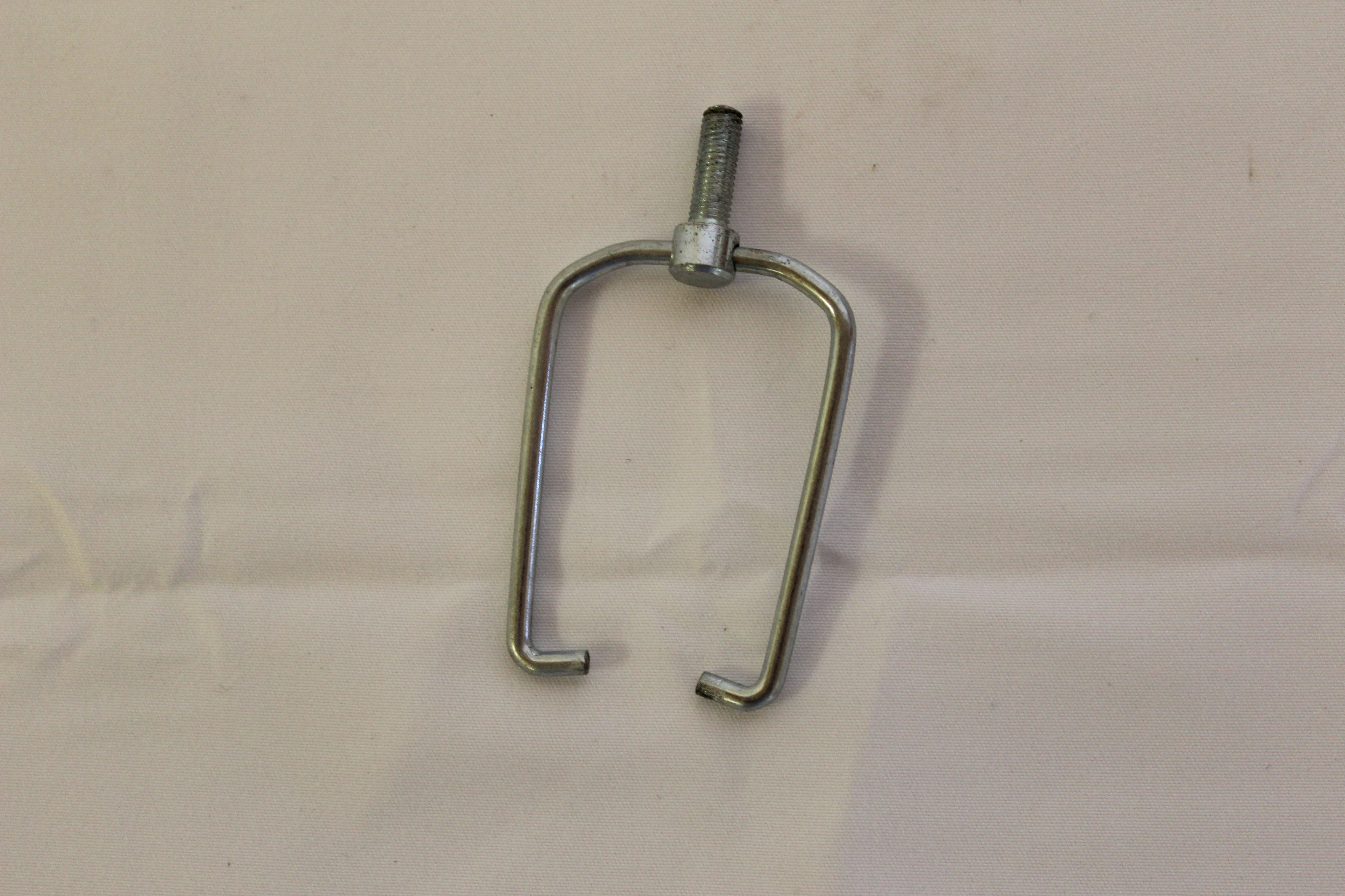 Spannbügel mit Schraube