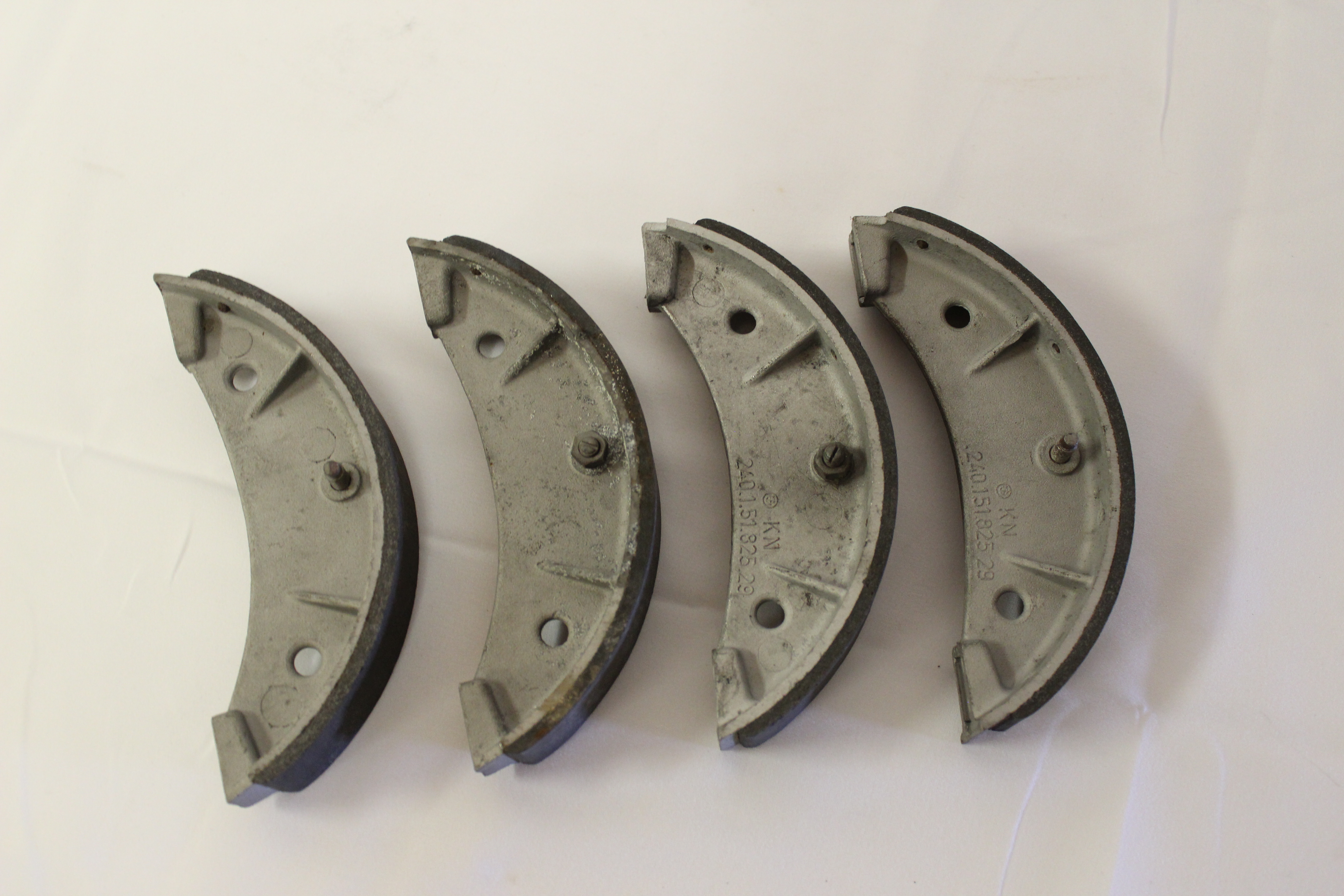 Bremsbacken vorne aufgeklebt 4 Stück ohne Alttei