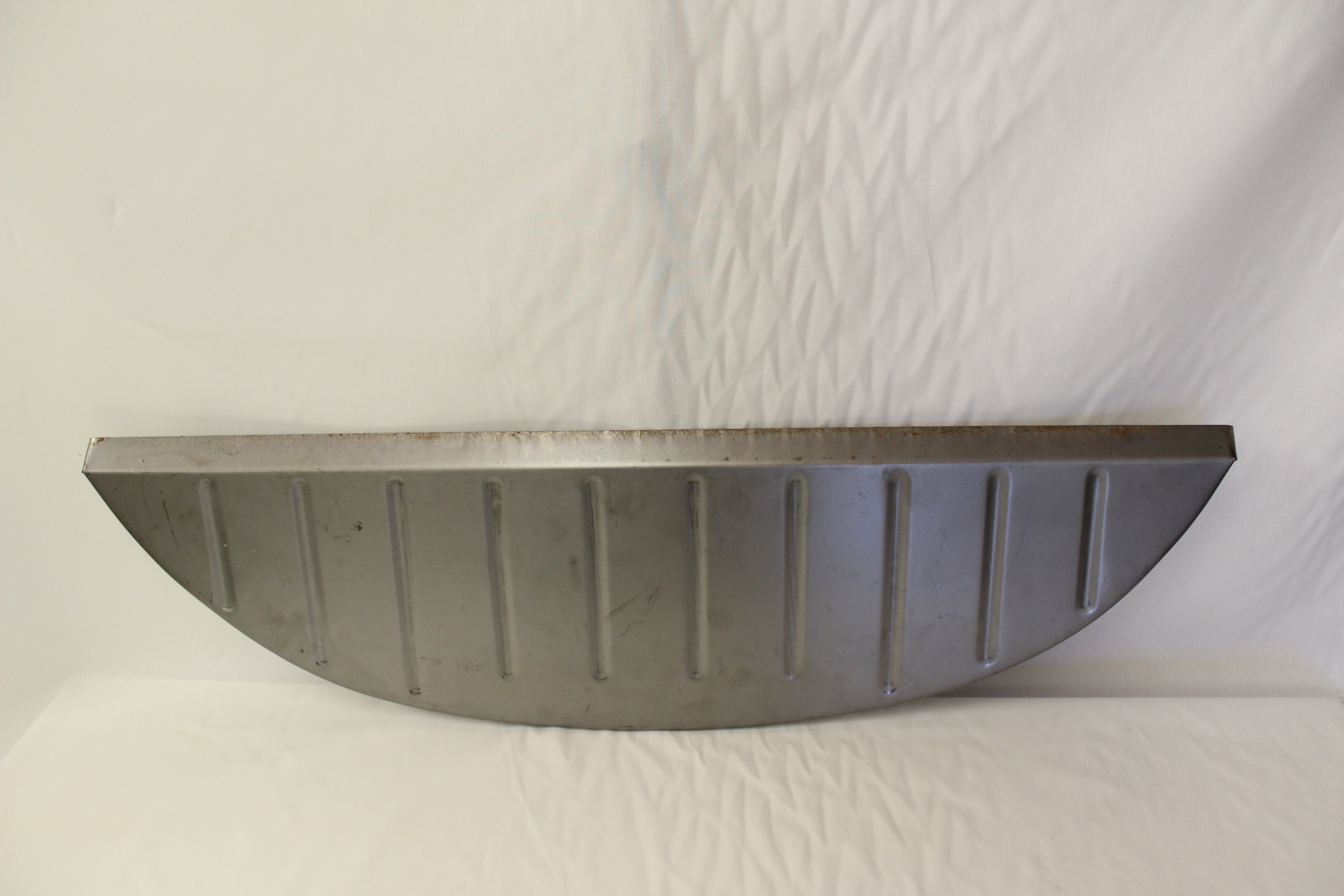 Ablageblech über Tank, schräg