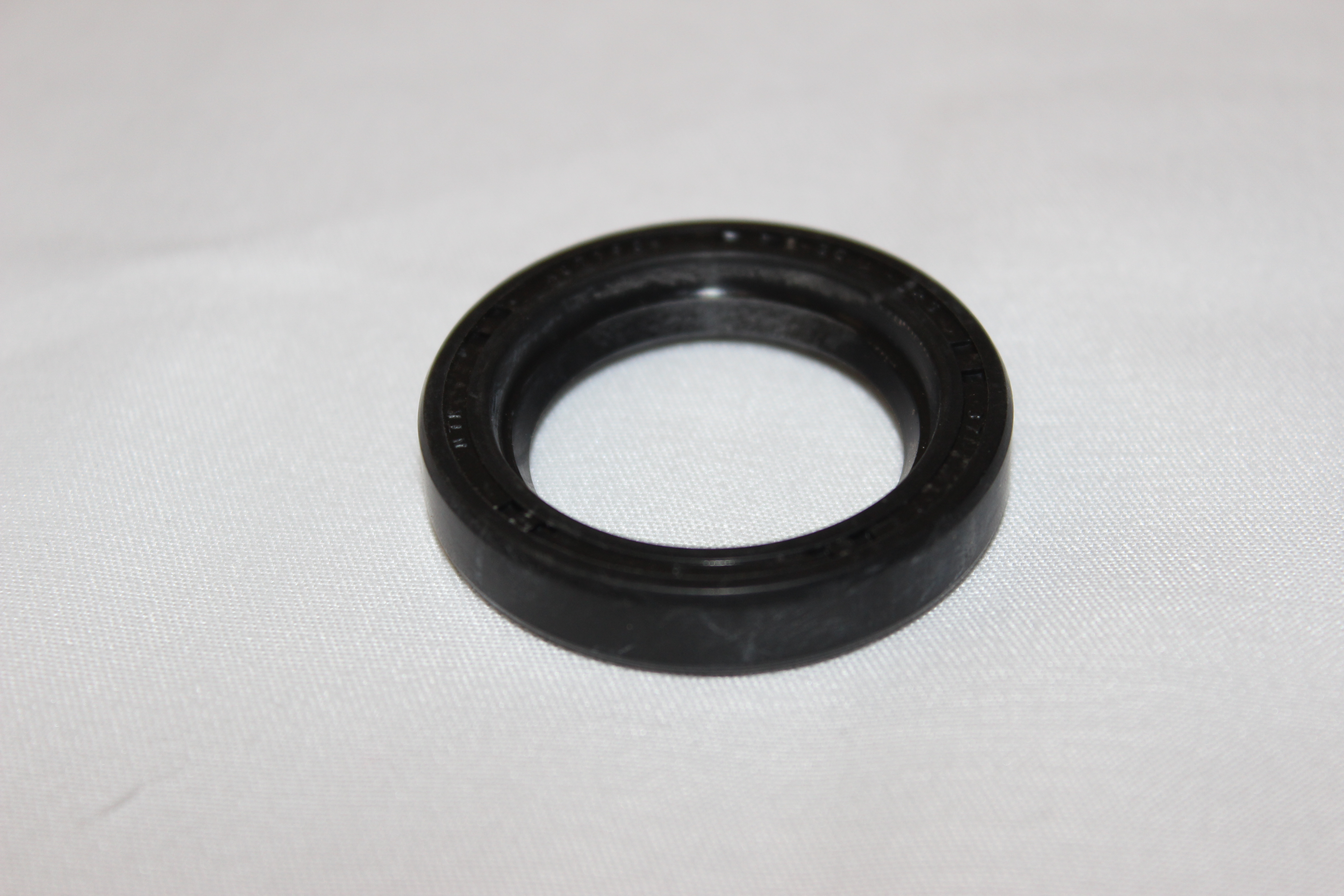 Simmering 25/37/7, Abdichtring an Kurbelwelle vor