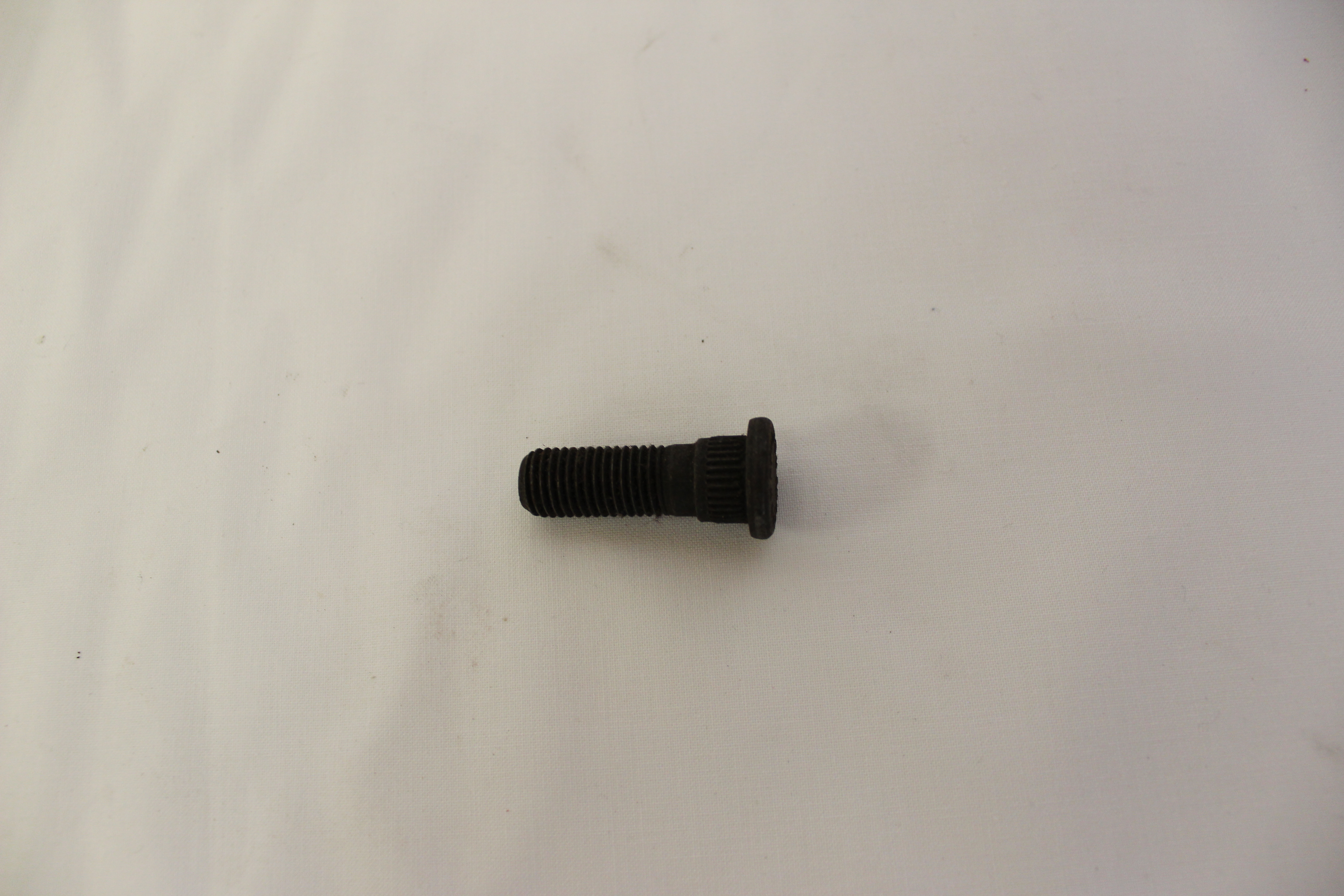 Radbolzen M12x38,0 mm lang