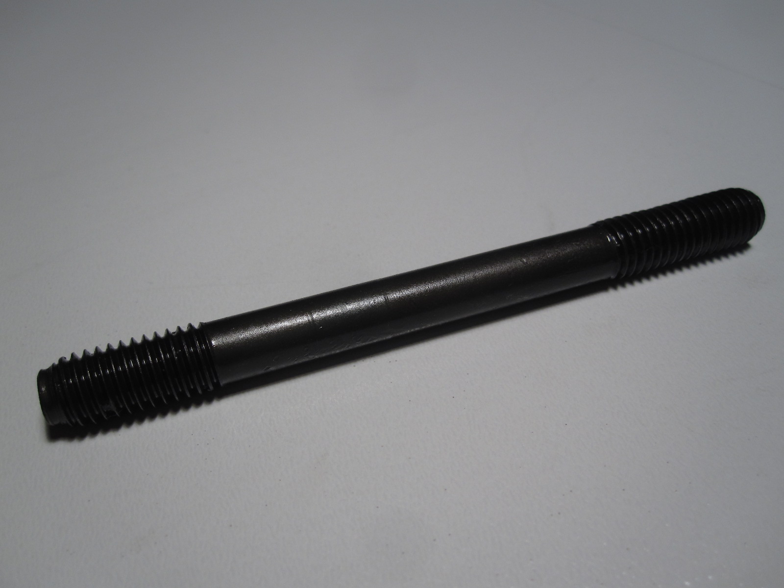 Stehbolzen M8 Ventildeckel