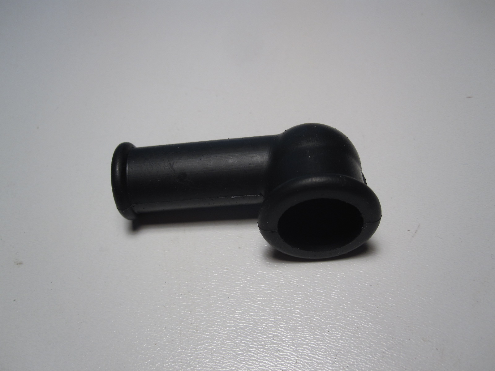 Schutzkappe für Plus- und Minuspol