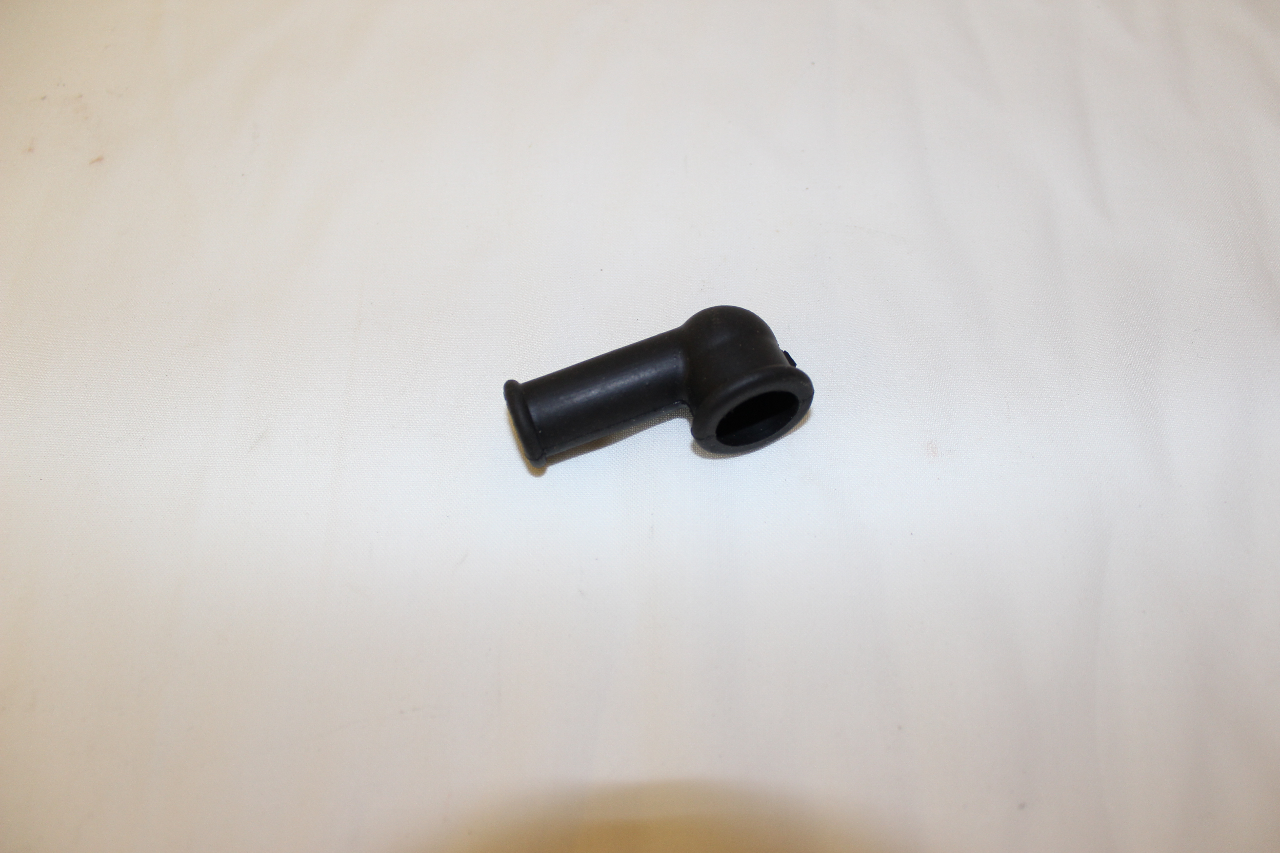 Gummikappen über Anschlüssen