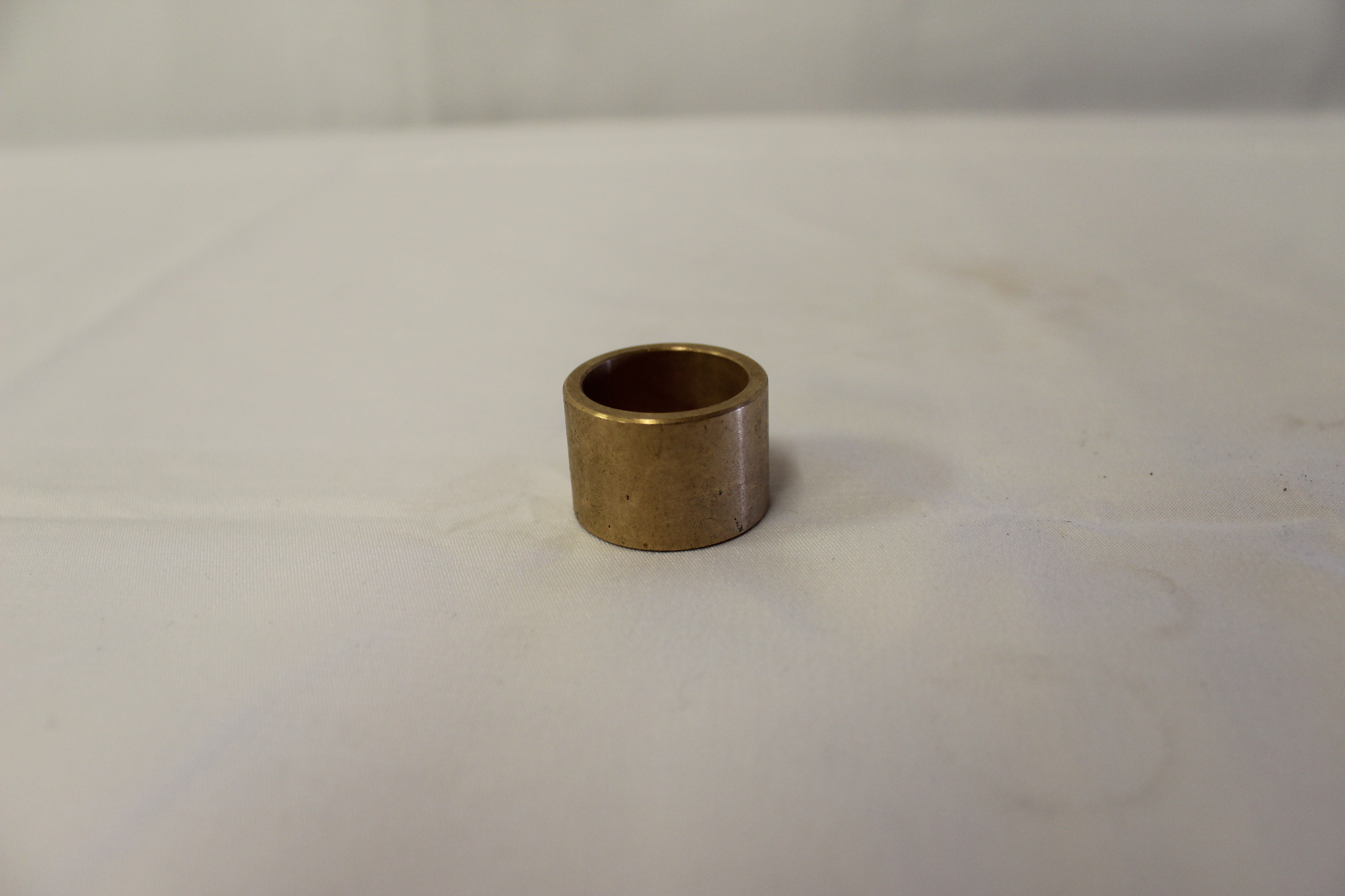 Buchse, oben Schwingarm