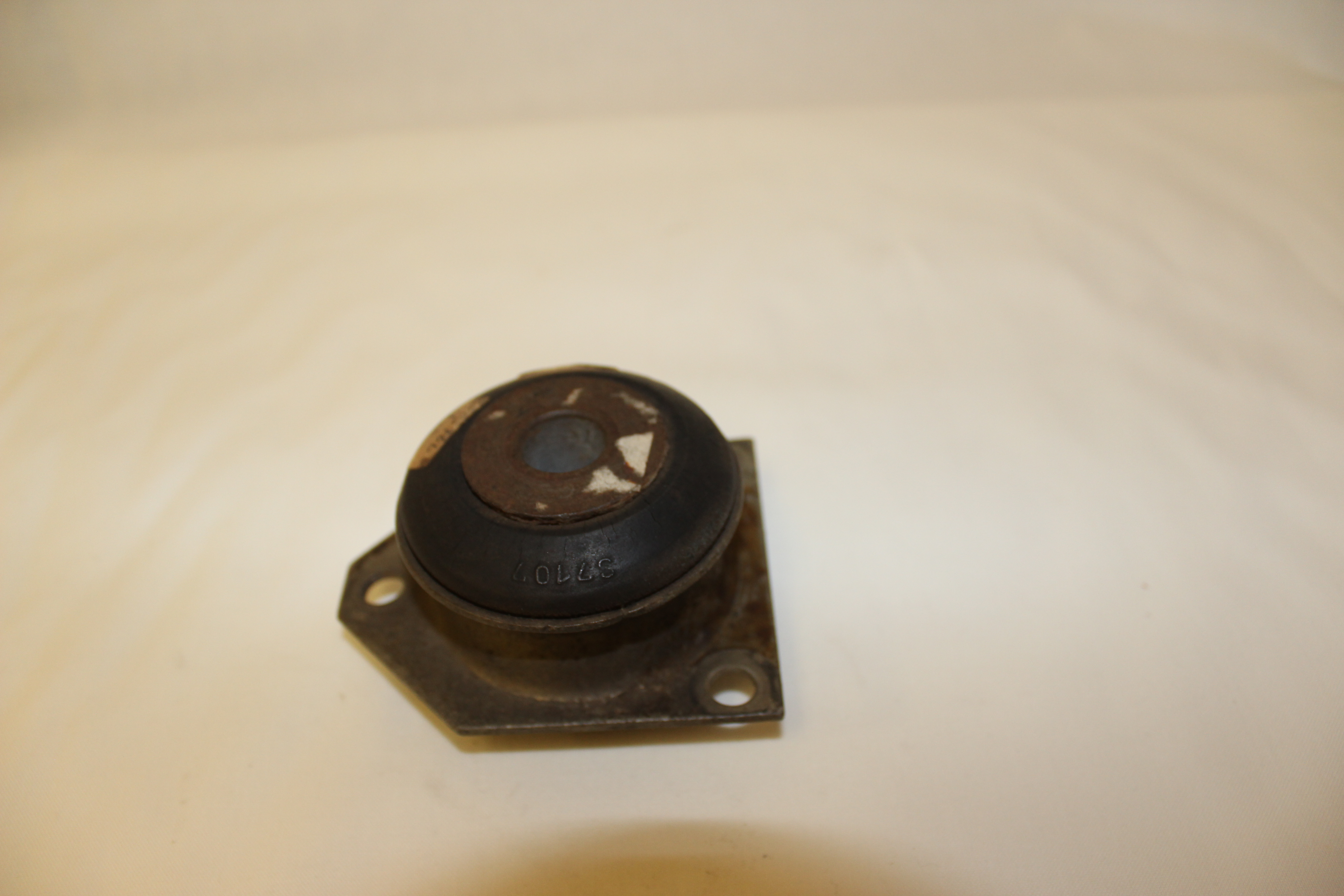 Achsrohraufnahme Karrosserie